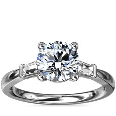 14k 白金尖頂長方形鑽石訂婚戒指（1/6 克拉總重量）